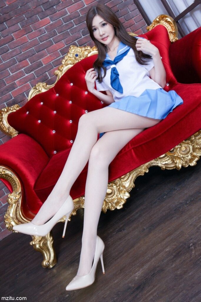 成熟迷人的美少妇，美腿纤细白皙真性感-图片资源