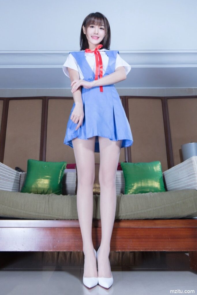 台湾妹子好甜美，一双大白腿让人移不开眼！-图片资源